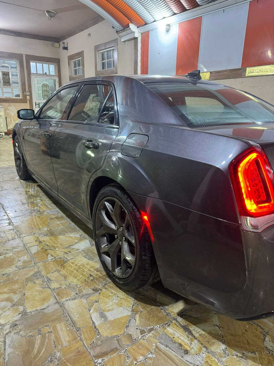 كرايسلر c300 
فول مواصفات 
موديل 22 رقم اربيل بأسمي تحويل مباشر
ماشيه 72000  
حساسات امامي و خلفي 
رادار جانبي 
بانوراما 
سستم سماعات الباين 
محرك 3600 
كشنات امامي كهرباء و  تدفئه
حادث سطحي بابين ومبدلات نفس اللون
وصار بارد بسيط بالجاملغ الخلفي
صور الحادث موجوده في الاعلان 
موجوده بالحله شارع ٤٠
السعر 275
*********** حلة, بابل
