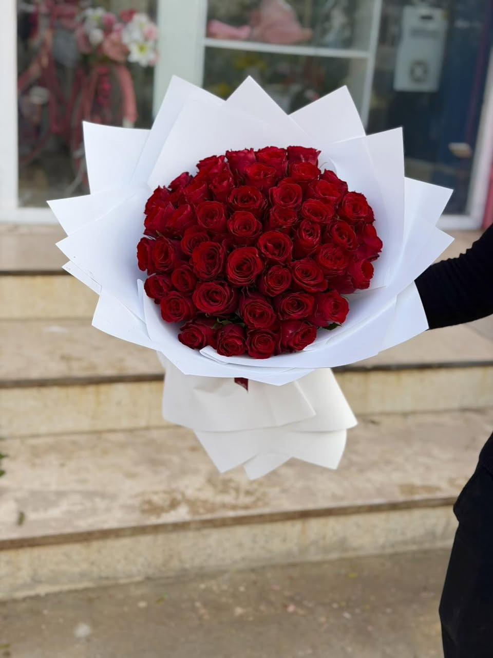 50 ورده بـوكـيـه خـطـوبـه الـدكـتـور عـبـدالله و الـدكـتـوره هـنـد 
الله يباركلهم و يسعدهم لان يستاهلون كلشي حلو و مرتب مثلهم ♥️

السعر : اكتب تعليق يجيك للخاص 🏷️💵

هاي پنك للورود الطبيعيه و الهدايا 
Hi Pink Flowers 🥇♥️ #محبوب_الشعب

يرجى حجز مسبق لضمان جوده اكبر في التنسيق 🙏⚜️🥇
  

طريقه الدفع ( كاش ، ماستر كارد ، رصيد ) 
توصيل الي جميع المناطق في خانقين 
و خارج خانقين الى ( جلولاء ، سعديه ، كلار ، سليمانيه ، بغداد و اربيل ) ♥️

الموقع : خانقين شارع الكورنيش قرب مجمع الشكرجي - و مجمع الصالحي و مطعم اوكسجين ( eat & go ) 🌟
رقم التواصل *********** 

#خانقين #خانقين_بومه_نزرد♥️ #خانقين_بوست❤️  #خانقين_بومه_نزرد
