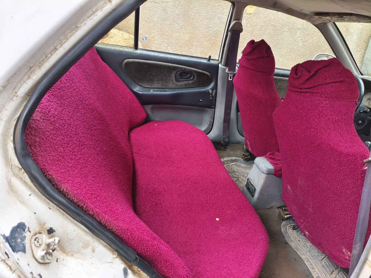 السلام عليكم 
سيارة براتون نواب ضباط موديل 2002
لاصرف ولا بخار المحرك شرط والكير شرط نضيفة حيل 
الداخل مثل ماموضح بل صور السيارة ماناقصهة شي 
رقم صلاح الدين 
السعر 26ورقة للستفسار الاتصال عل رقم ***********
