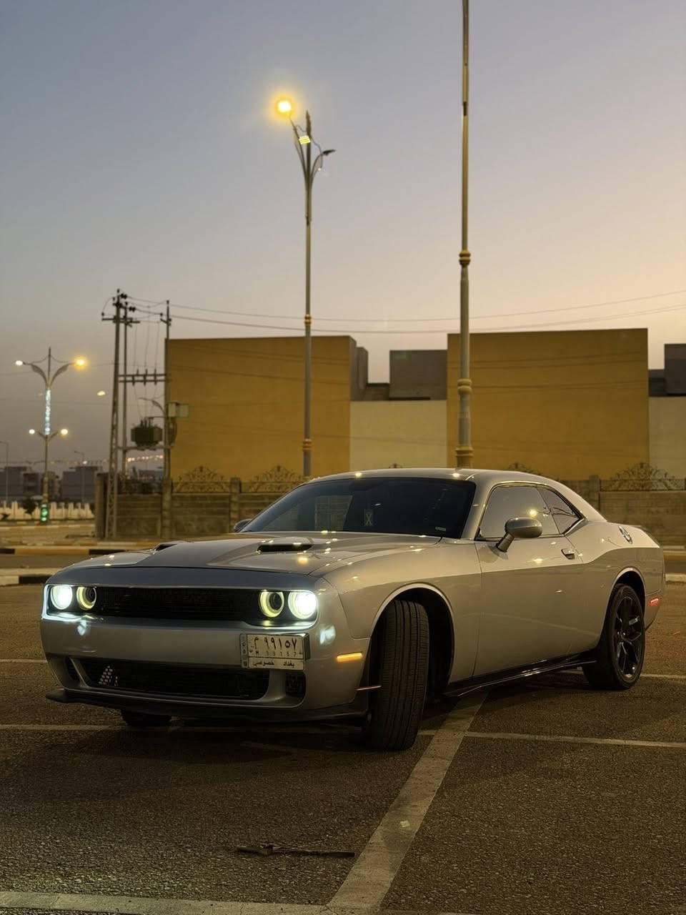 السلام عليكم جالنجر موديل 2020 بدون حادث وارد كندي بيها نص الجاملغين الامامي صبغ  وبيعا بارد كلش قليل ماشيه140 الف كيلو  ونفس الي بالسونار نقصها حداديه اماميه بس  بـ160 وبيها مجال مكانها بغداد السيديه شارع الاثاث 
والي تعجبه يشلع عيوني بدون مراوس 
***********
