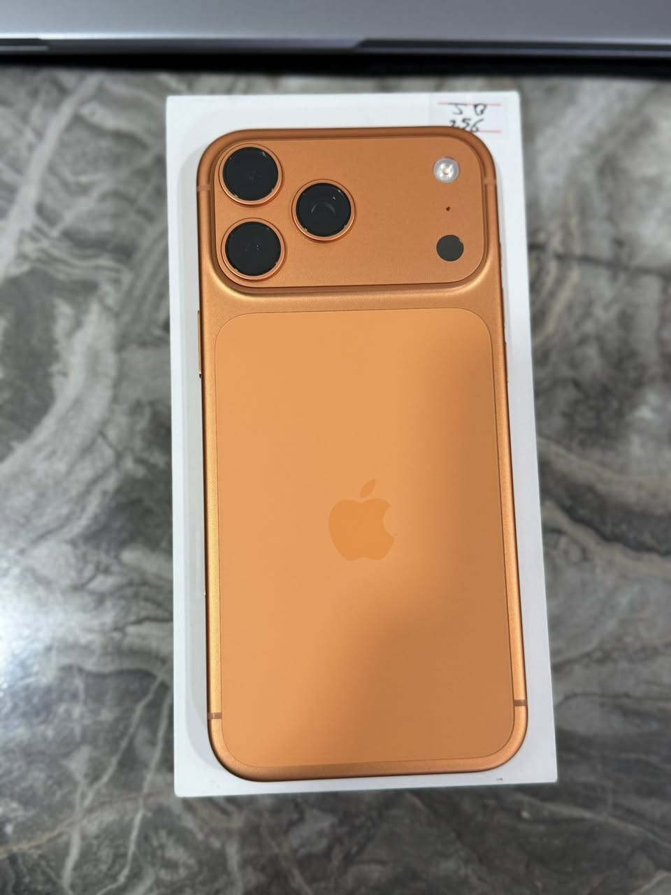 السلام عليكم
ايفون 17 برو ماكس ايسم 
ذاكرة 256 بطارية 100 دورات الشحن 53 جهاز جديد جداً شخط مابي 
السعر مليون و800 
مكاني بغداد الدوره 
‏***********
