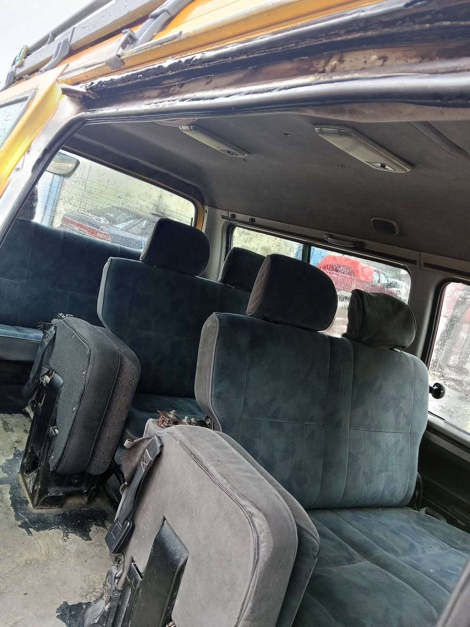 للبيع هونداي موديل 96 بسمي  رقم نكليزي محرك كير  شرط سياره جديد بدون صبغ مكاني موصل حي سماح سعر 65بيها مجال رقم ***********
