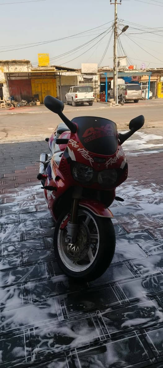 للبيع Cbr 900 
مكينة جديدة دهن موتل ١ ٢ ٣ بطناش
باتري جديد دسك خلفي امامي مع فجوج جدد
كهرباء كلش حلوة ستان كهرباء
كفرات نضيفة  . تخم تاير
زنجيل جديد... دراجة حلوة
سعر ١٨ ورقة..
عنوان بغداد تاجي
***********
