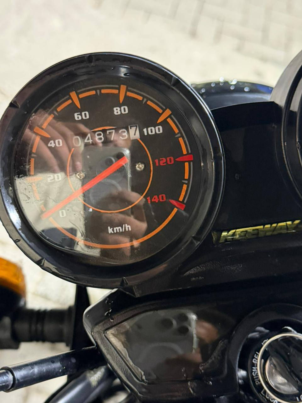 السلام عليكم شباب
دراجة كي وي موديل 2025 من شركة عجلة الخليج – الكرادة
الدراجة نظافة 100%، استخدام خفيف جدًا، ما بيها أي ملاحظة وتفحص على راحتك.
مرقّمة رقم أربيل، والتحويل يتم ثاني يوم بدون تأخير.
الدراجة كلش حلوة ومريحة وسواقتها ناعمة، وخير من الله إن شاء الله.
نازلـة من الشركة صار شهر ونص فقط، وبعدها بالضمان.
ما مصروفة نهائيًا، وحالتها مثل الجديدة.
السعر 2.500.000 وقابل للتفاوض للشراي
رجاءً لا تبخس بالسعر، الدراجة نظيفة وتستاهل.
📍 العنوان: الكرادة
📞 رقم الهاتف: ***********
الله يرزق الجميع 🌹
