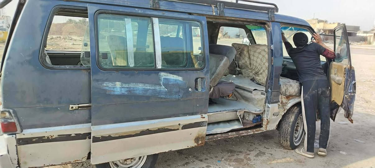 السلام عليكم موديل ٩٣. شواصي معمرات. مكينه وكير وكسل جديدات  بيه خطوط مدراس ثنين.
المكان الحمزه الغربي. السعر 32وبيه مجال. ***********
