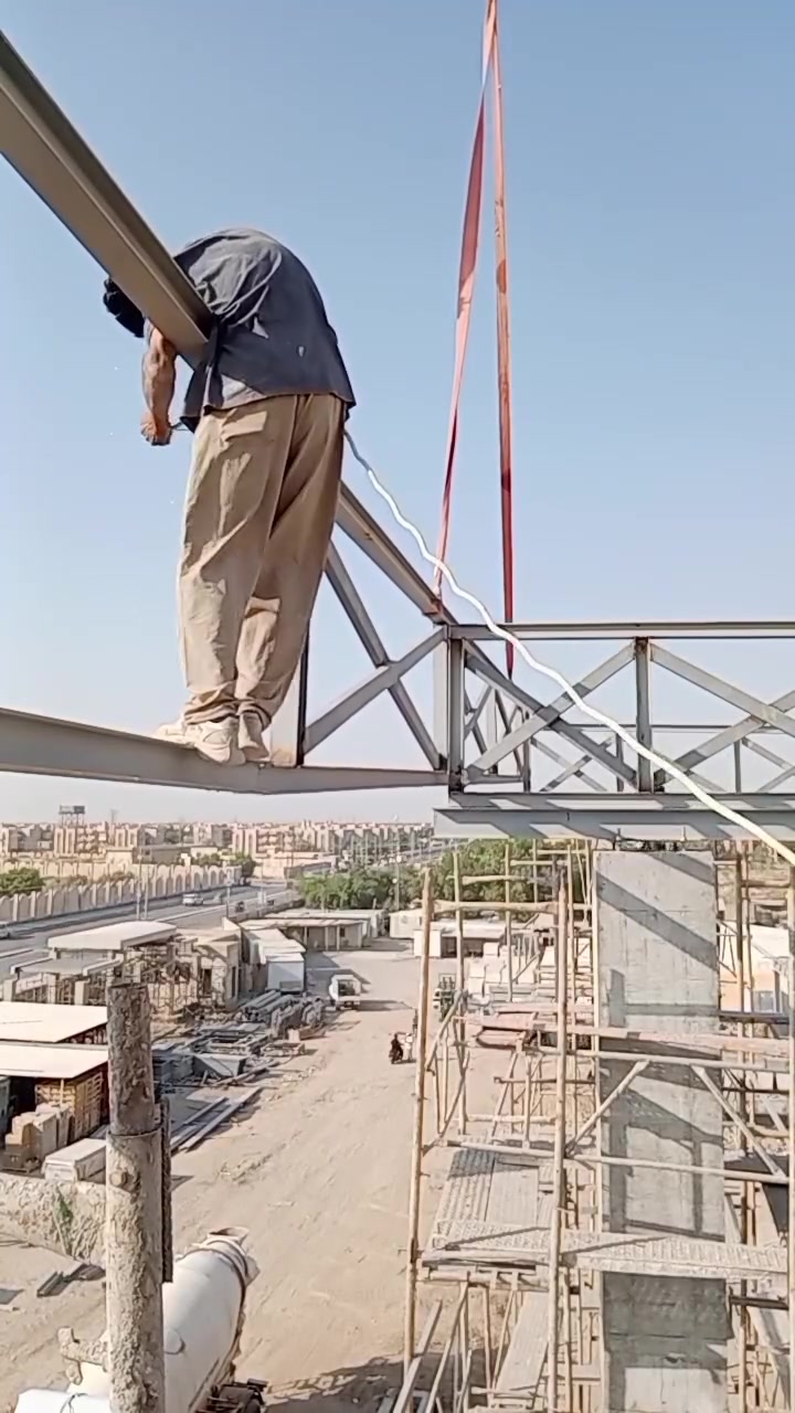 السلام عليكم 
حداد عام جملونات مصاعد كهربائية واجهات ديكورات
باب و شباك
التزام بالموعد والعمل اهم شي شغل مستمر اني من ميسان مقيم بغداد كرادة 
***********
