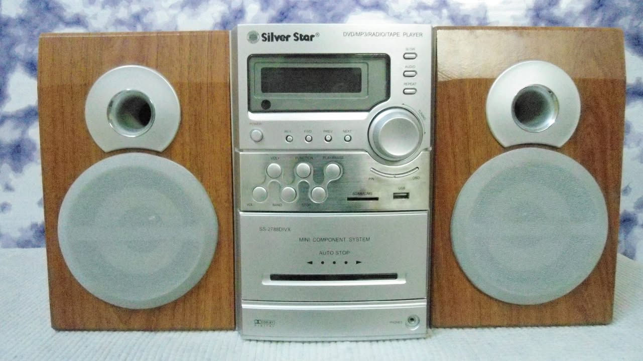 جهاز ماركة silver star
راديو FM . AM 
مسجل شغال مع التسجيل
DVD  & CD 
رام و USB
عرض فيديو على التلفزيون
الجهاز جديد بالكارتون 
السعر 60 الف مع التوصيل 
***********
