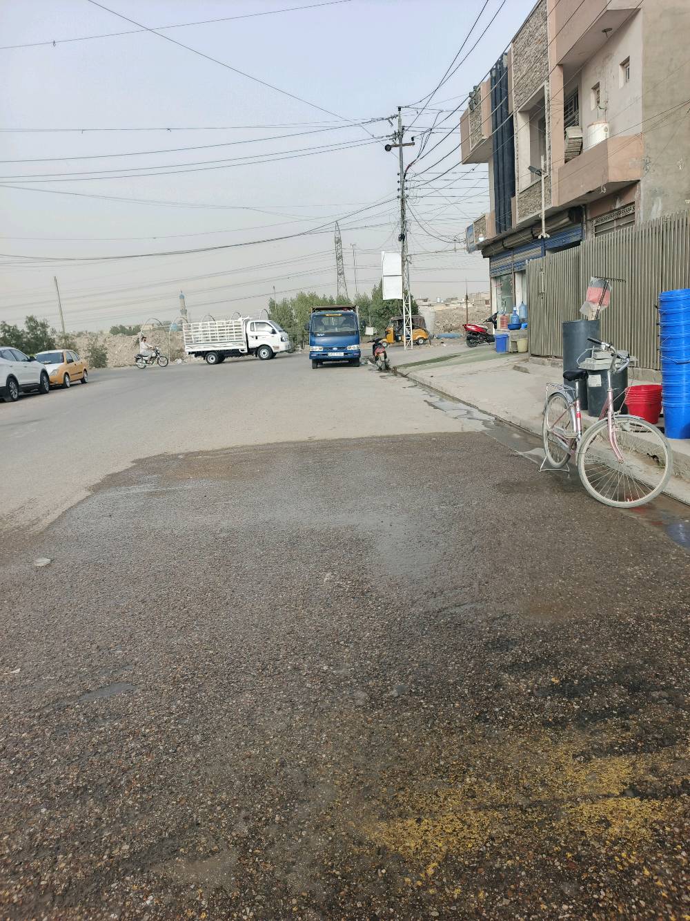 العنوان ابودشير الزيتون 
مساحة الدار 125متر ثلاث طوابق 
خمس غرف نوم و6صحيات فول خدمات 
الدار على شارع تجاري مثل ماموضح بلصور