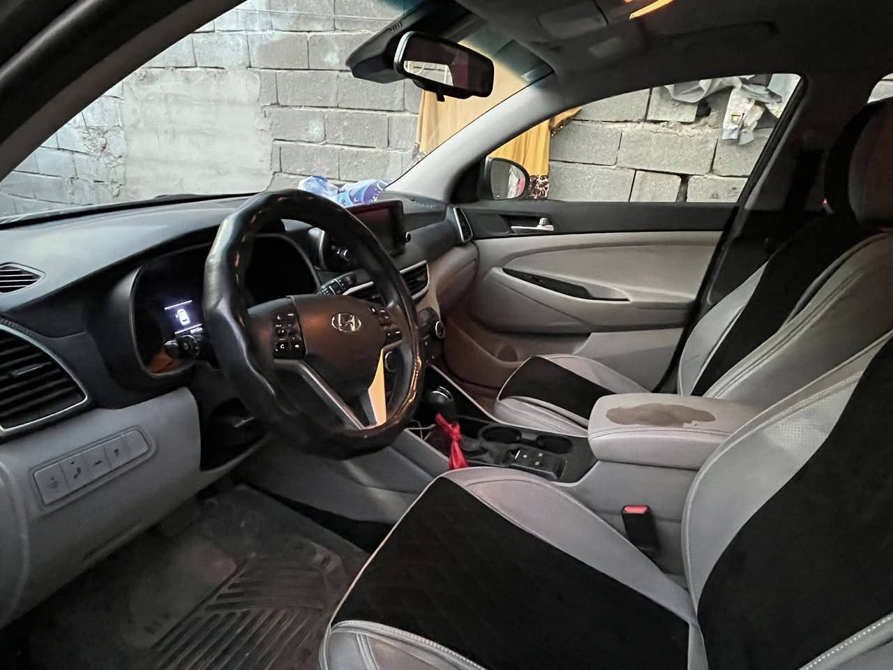 توسان موديل ٢٠ وارد امريكي البيع سيارة نضيفة ماشية ٥٩ بسمي العنوان بغداد الحبيبية *********** سعرهة ١٦٥
