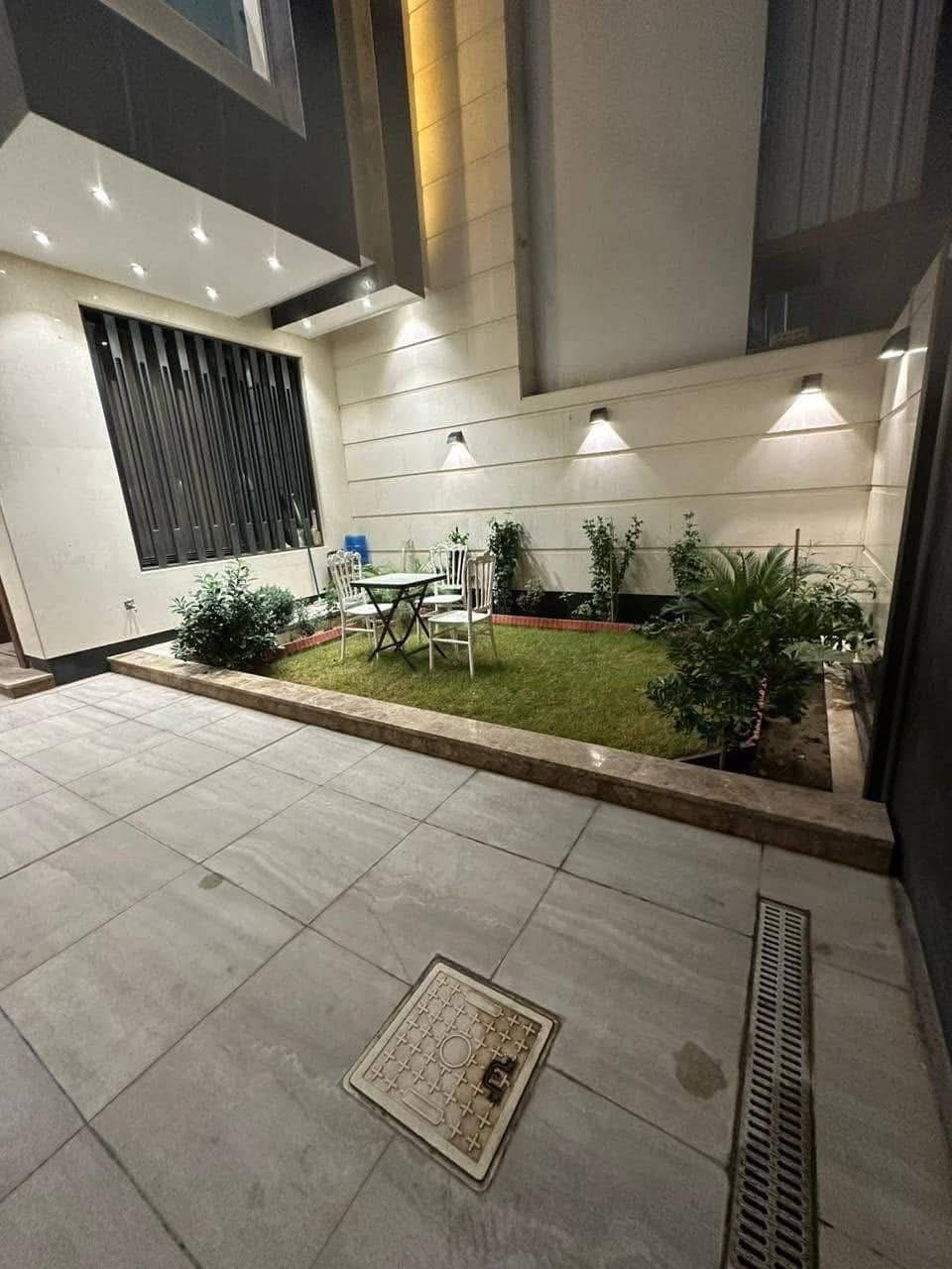 🏡 دار سكن VIP للبيع – فرصة ذهبية 🏡
📐 المساحة: 180 متر – سند مستقل
🔹 الواجهة: 6.60 متر
🔹 النزال: 30 متر
🔹 البناء: حديث درجة أولى – ملك صرف
🔹 مؤثث بالكامل بنظام أوروبي

محتويات الدار:
• كراج سيارة + حديقة أمامية
• استقبال سويت + حولي كبير
• مناور عدد 2
• خدمات متكاملة
• 4 غرف نوم نظام سويت
• حديقة صباحية
• أرضيات مرمر + سيراميك إسباني
• أبواب تركية + شبابيك ألمنيوم سلايت
• إنارة مخفية (LED)

📍 الموقع: حي البنوك – خلف الفتلاوي — مقابل الدار لا يوجد جار

📞 للاستفسار الاتصال:
***********
***********
أو مراجعة مكتب عباس للوساطة العقارية – شارع الكنيسة
