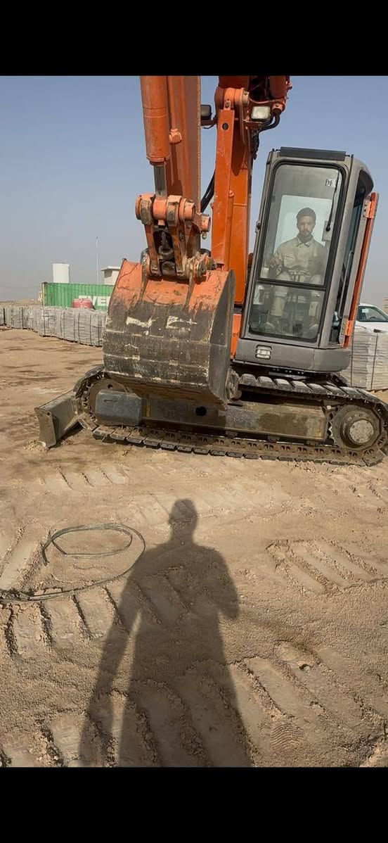 حفار ٧٥ مديل ٢٠١١ بسي بصره رقم دولي دخول جديد مشتغله شهر واحد على ايدي العنوان البصرة أبي أصخير *********** السعر ٢٧٥ ورقه
