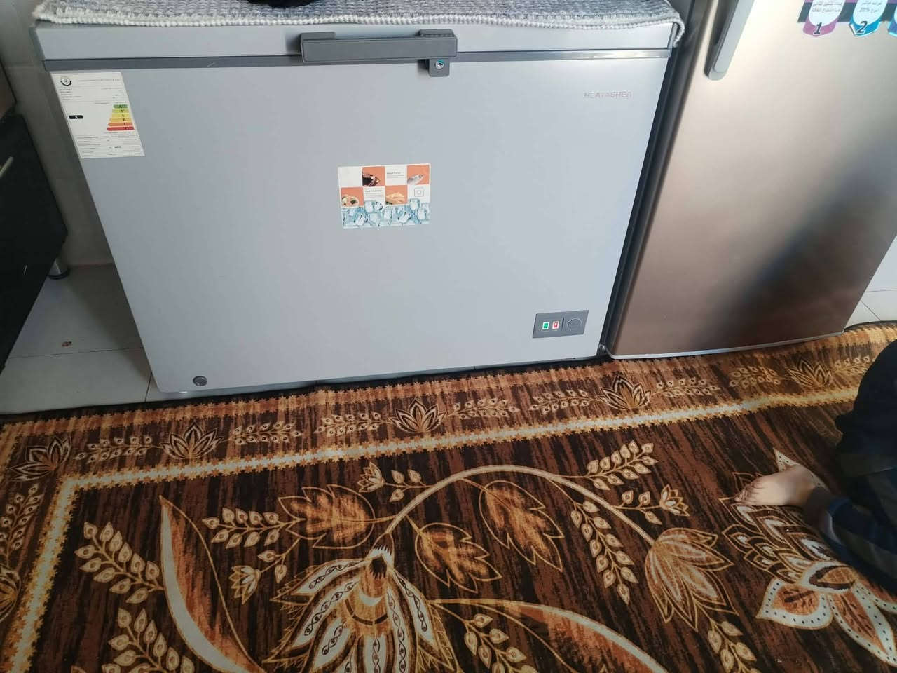 مجمده هيتاشي جديده استخدام قليل يعني مااخذه صارلي شهر نص *********** السعر ٣٢٥ بيه مجال
