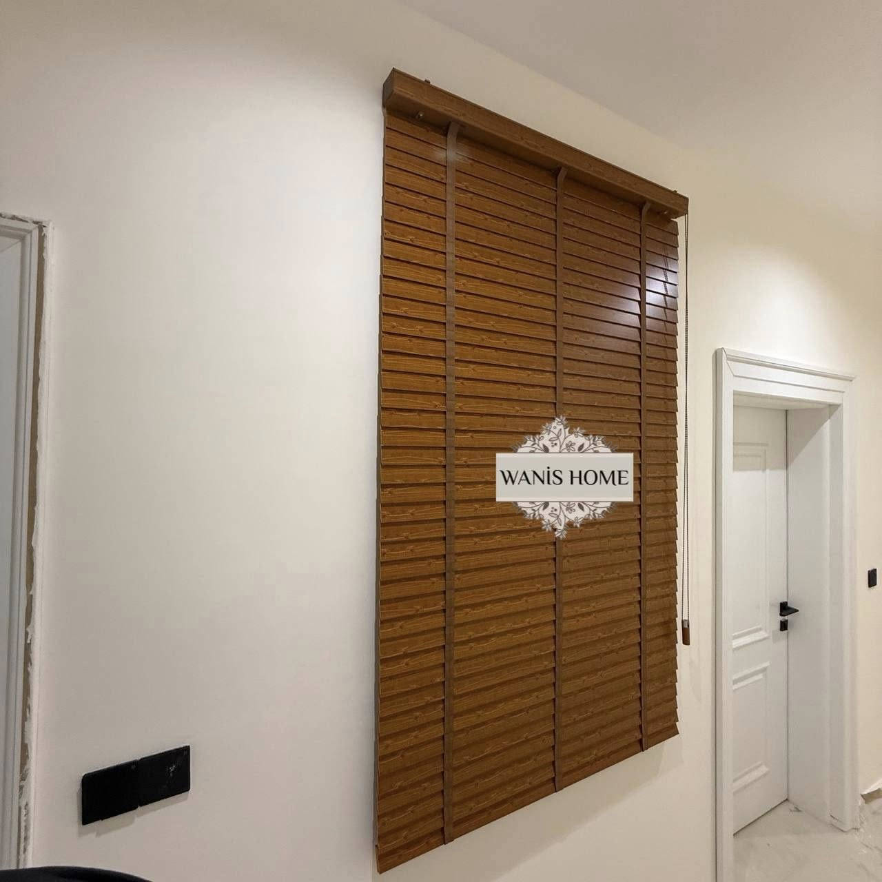 عندما تختلط الفخامة بالرقي،
تأتي ستائر الجالوزي الخشبية الطبيعية من ونيس هوم 

لتمنح المكان لمسة من الجمال والرقة والطاقة الإيجابية.
بخشبها الطبيعي وتصميمها الراقي، تضيف دفئًا وأناقة تدوم لكل زاوية في منزلك أو مكتبك

حيث اجتمعت دقة التفاصيل، وهدوء الحركة،
ونظام التحكم سلسله  او بالريموت كنترول،
ليكون الستار عنصرًا أساسيًا في هوية المكان، لا مجرد مكمل بصري.

إذا كنتم تبحثون عن جودة تدوم،
وتنفيذ يعكس الذوق الرفيع وقيمة المكان،
فإن ونيس هوم تقدم حلولًا مدروسة تعيش لسنوات طويلة.

📍 العنوان:
الأعظمية – سبع أبكار –  شارع عام- مقابل محطة الوقود

📞 الهاتف / ***********
      
📞 الهاتف / ‭0776 569 1076‬
  
📞 واتساب: wa.me/9647851000146

#ونيس_هوم #ستائر_خشبية #جالوزي_خشب #ديكور_فاخر #تصميم_داخلي #تشطيبات_راقية #ديكور_مكاتب #شركات_العراق #خشب_طبيعي #بغداد
