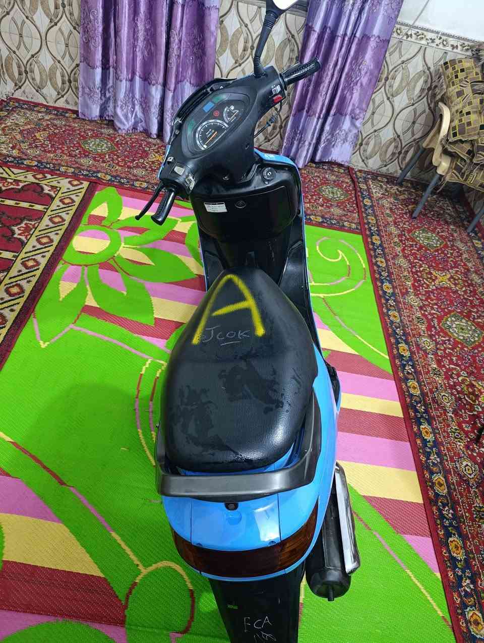 دراجة فراشة حاوية للبيع 
لون ازرق - محرك مامفتوح ضمان دهن (kiks) اصلي 20/50 مداريها دراجة صارلي شكم شهر اخذتها من الخان استخدام للدوام فقط يعني استخدام قليل سلف هندر كلة شغال عالي ناصي اشاير 
مكاني نجف للاستفسار الاتصال *********** او واتساب
