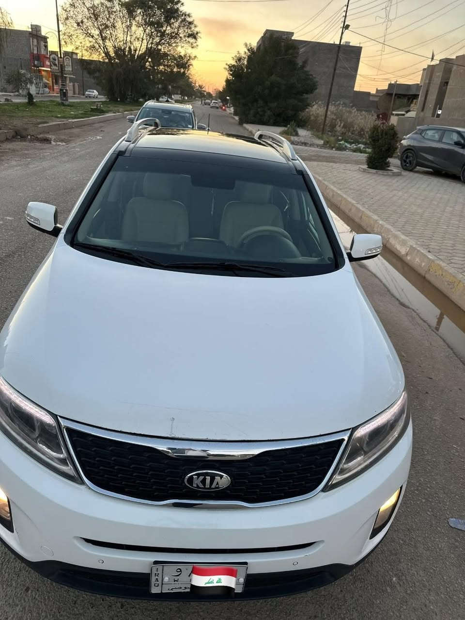السلام عليكم…
للبيع كيا سورنتو موديل 2015 رقم بغداد مشروع وطني تحويل مباشر ثاني يوم خليجي لون ابيض ماشية 170 الف حقيقي كفالة عامة گير ومحرك كفالة عامة من الصبغ 

مكان السيارة صلاح الدين قضاء بلد. 

محرك 6 سلندر 3500

بصمة تشغيل وبصمة ابواب

علامة ترحيب خارجيه عند الاقتراب منها

علامة ترحيب داخلي

كلمة سورنتو بالدوسات ليزريه

شاشه وكاميرا

قماره بانوراما 

حساس خلفي 

نظام ايكو تقليل صرف البنزين

بگ لايت LED

7 راكب 

3 قطع تبريد

مري شفط كهرباء

اشاير بالمري

ويل كروم 19 

كشن السايق كهرباء 

كشنات جلد

يدات نيكل اصل

فول تحكم ستيرن 4 جهات

داخل السياره لونين بيجي واسود

مخرج USB

مخرج AUX

‏ Bluetooth
السعر 188$ وبيها مجال قليل 

للأستفسار الأتصال على الرقم ***********
