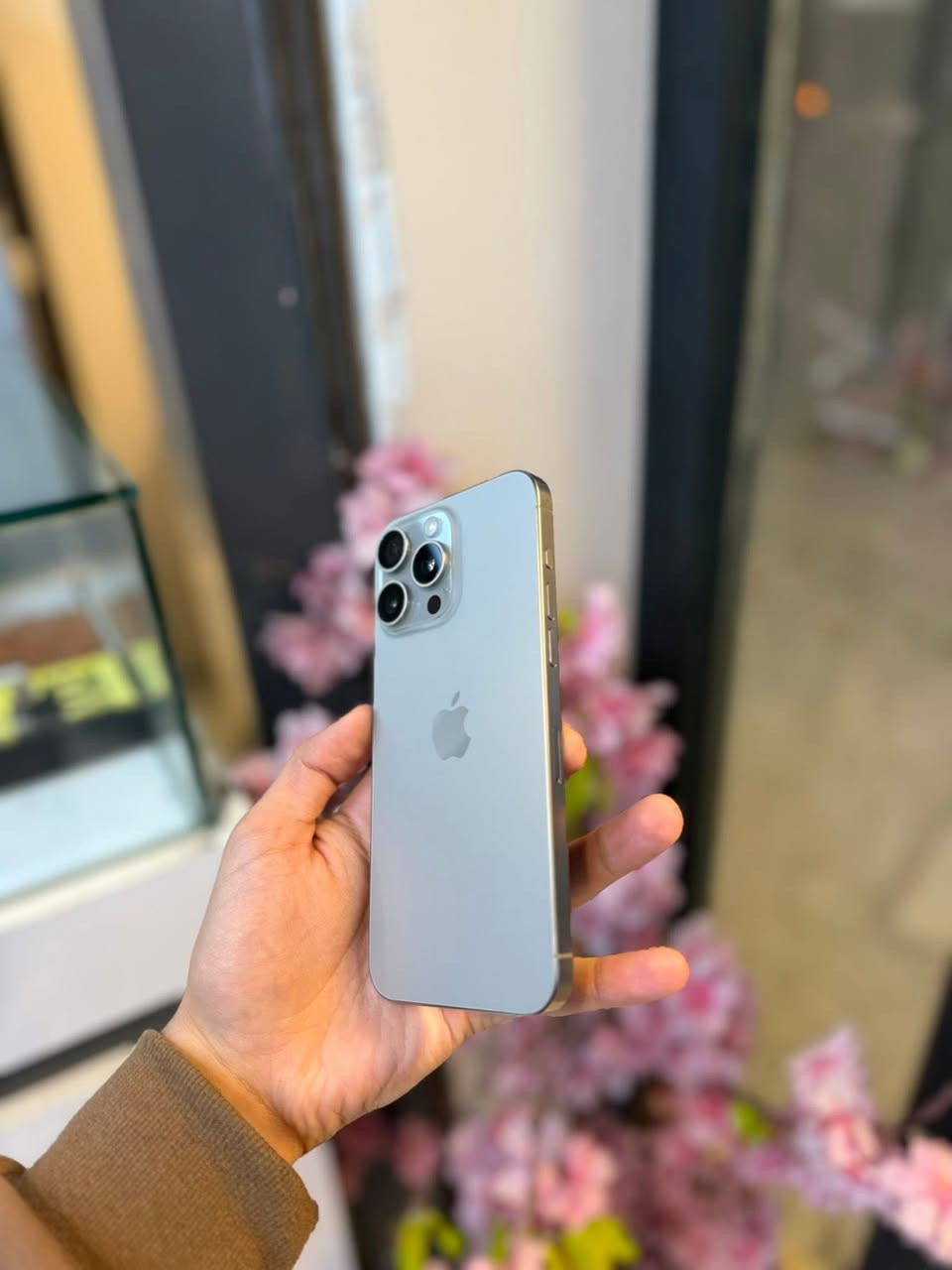 ايفون 15 برو ماكس ( وتر بروف ) يعني مامفتوح خلاص
عربي شرق اوسط 
ذاكره 256
بطاريه 89
جهاز مفول عل اخير نضافه مليار باكيته وياا
سعر الجهاز مليون و 75 
مكاني رمادي 
شراي اتصل 
***********
