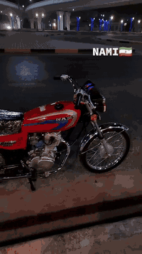 دراجة للبيع نامه الباب الأول ما ماشيه صارله ٢٥ يوم من طلعت بدون السعر ...