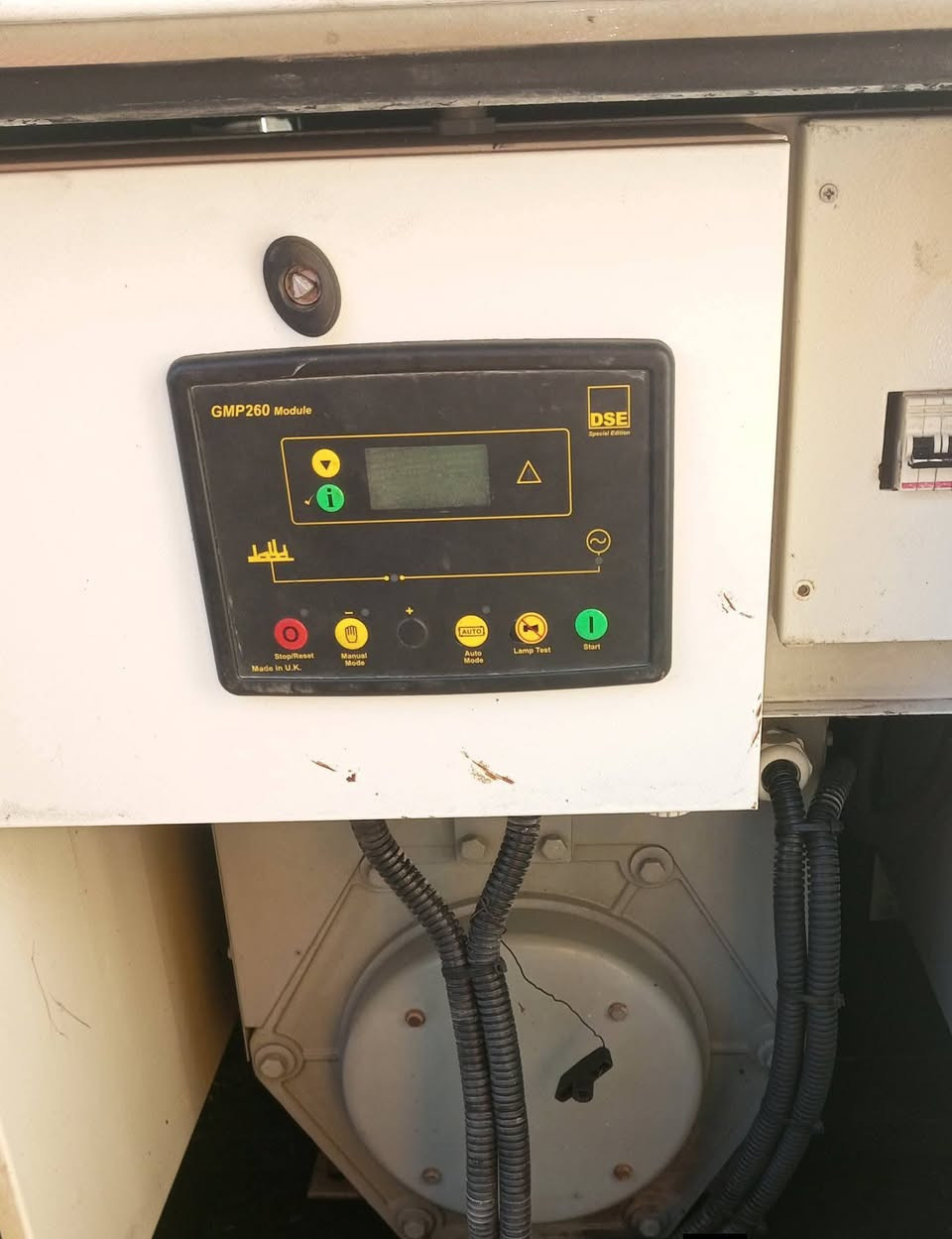 السلام عليكم 
مولد بيركنز انكليزي اصلي 50كيفي 3 سلندر.  
مشتقله 1522ساعه   كاتم 90% 🔊
. الاستفسار عل واتساب📞
 *********** 📞***********
توصيل كافه المحافظات  🚛
العنوان أربيل اصناعه الجنوبي
