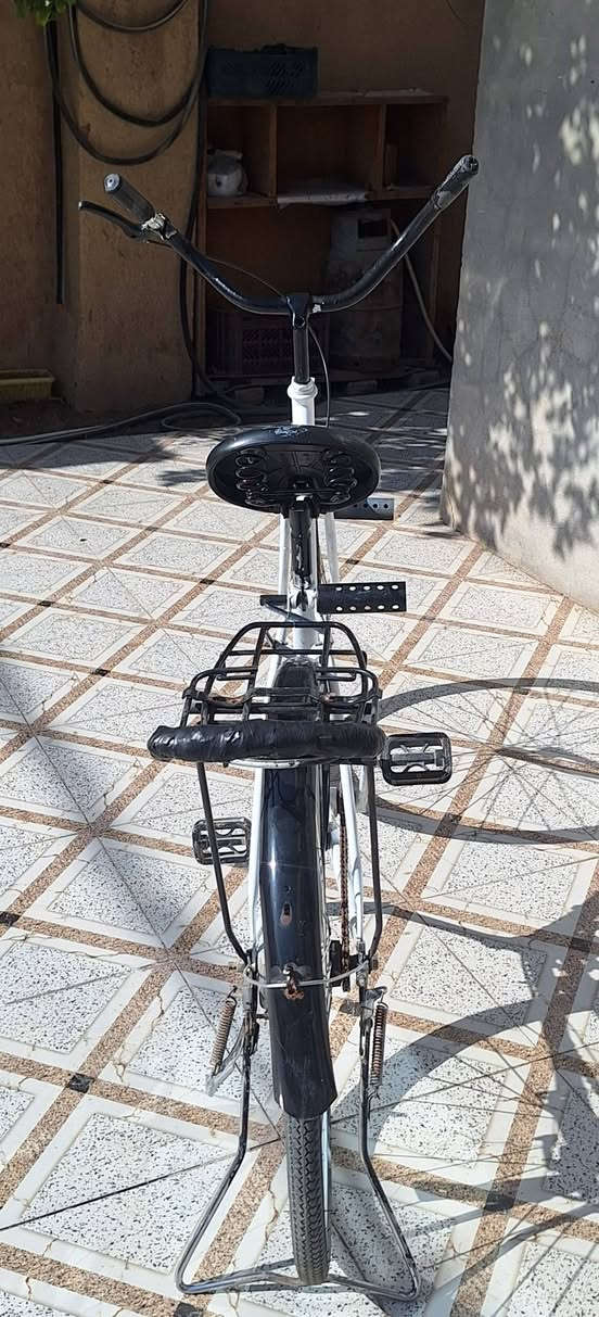 بايسكل حجم 26
للبيع مصبوغ صبغ حراري
 بايسكل نضيف موديل 2018  
ياباني السعر 60وبي مجال 
مكاني حله ورديه خارج  
رقم 📱 ***********
