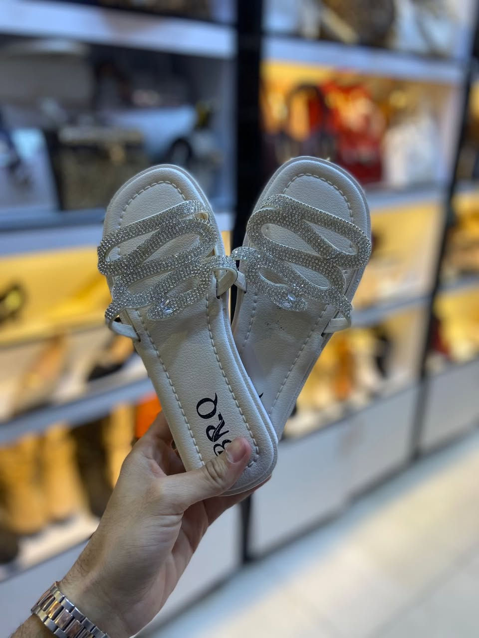 سليبر نسائي
فلات خفيف وحلو
قياسات 37-38-39-40-41
السعر 5.000 فقط🔥🔥🔥
——/——/——/——/——
توجد خدمة #توصيل
 طويريج 2.000
الاقضية البعيدة 3.000
كربلاء 3.000
باقي المحافظات 6.000


**إذا كنت صاحب هذا الإعلان وتريد حذفه لأي سبب، رجاءا أرسل رسالة إلى الدعم الفني**