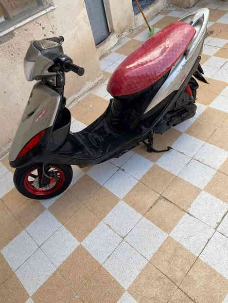 السلام عليكم دراجه ماكس عدله نضيفه مامفتوحه جديده اشاير كلوابات كلها شغاله  السعر 800 وبيها مجال مكاني الزبير ‏‪***********‬‏
