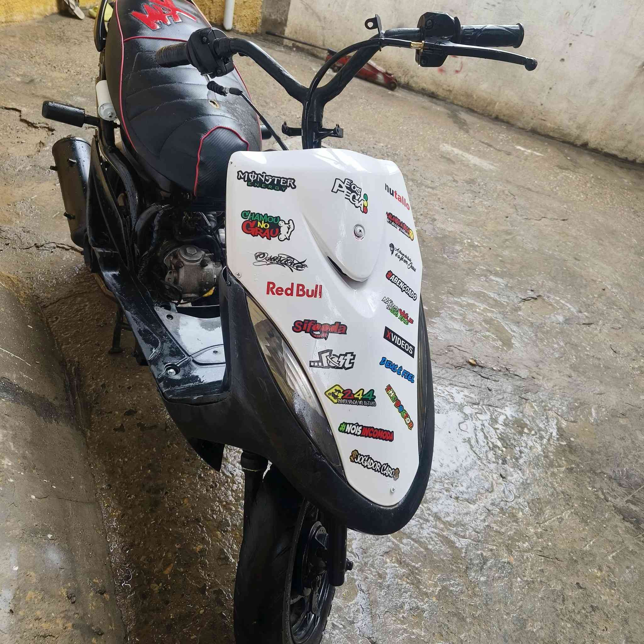 سلام عليكم 
عدله مال لعب بوشه ٥٥ هستوني شادها 
 للبيع او مراوس شعندك نزل
 سعر ٤٠٠
 مكاني بغداد فلكه حي نصر
رقم *********** واتساب
