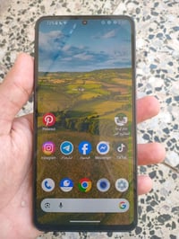 AQUOS R7 • ٢٥٦ • خط بالشاشة