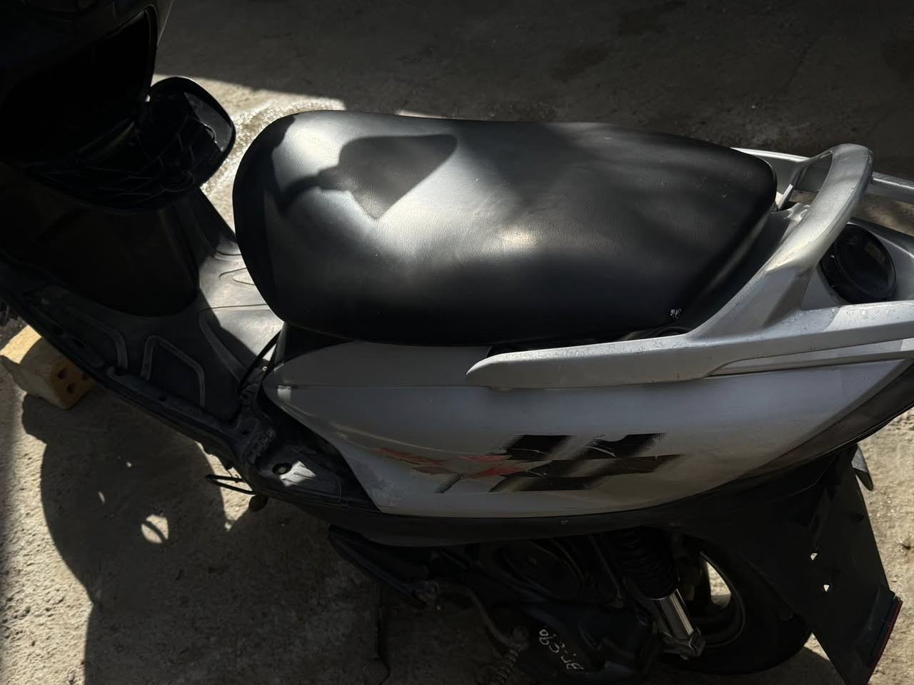 سلام عليكم
دراجه ماكس ١٤٠ قديم 
دراجه خير من الله كفرات بلاديه كولشي بلادي بيه 
محرك ما مفتوح الله شاهد 
تجي وتشوف بعينك 
المكان بغداد 
للاستفسار ***********
