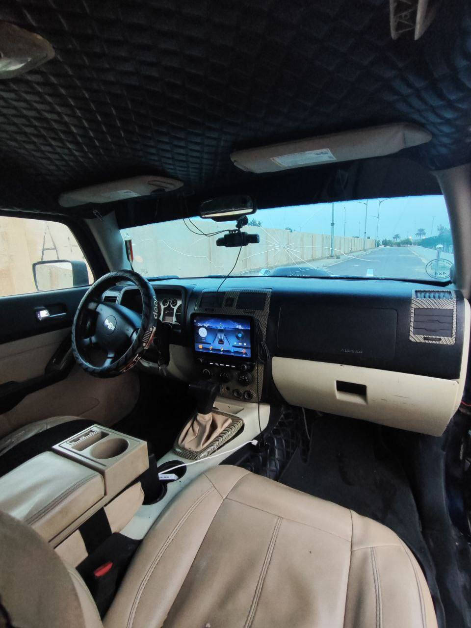 همر H3 
موديل 2008 
رقم بغداد تحويل مباشر مشروع وطني محرك كير مكفولات تبريد تتفئه حداديه جديده باتري جديد تخم تاير سستم كامل فول مواصفات 
فور ويل دمام شاشه كامرات 
السعر 70 ورقه بيها مجال شي قليل 
السياره مصبوغه عام 
هاتف *********** 
مكاني كوت مركز مدينه
