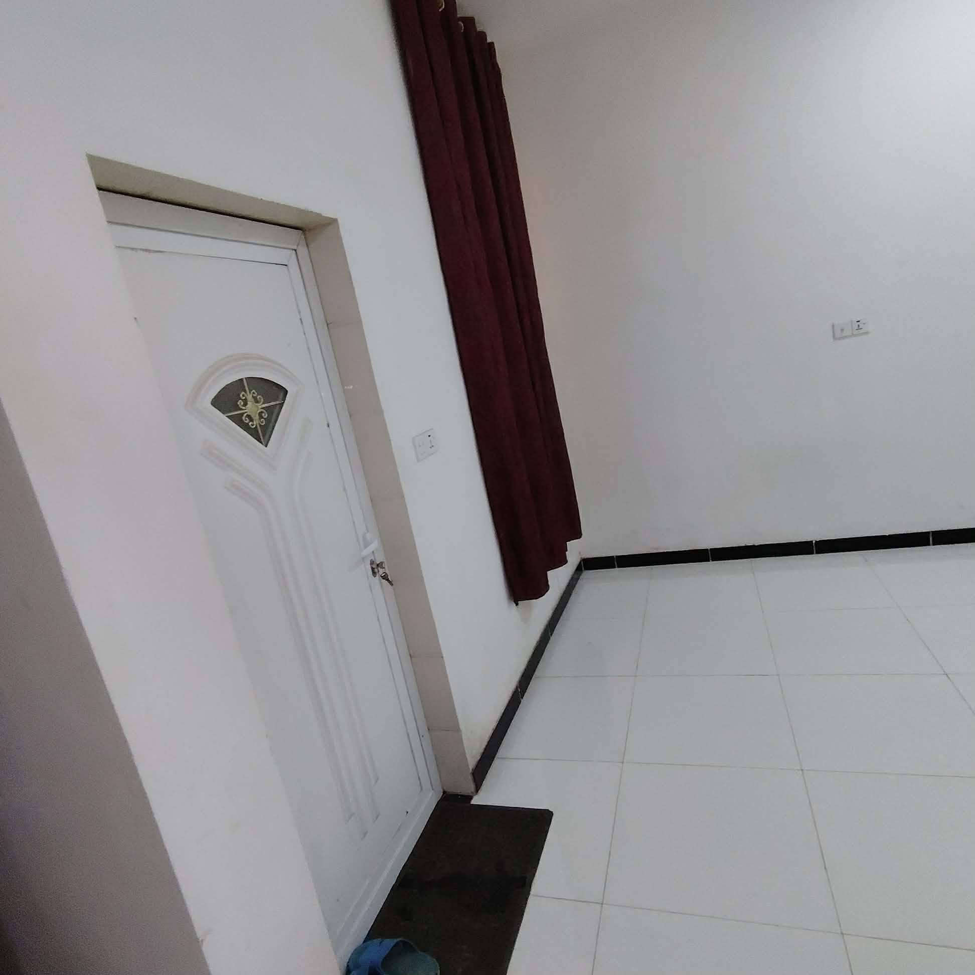 سلام عليكم بيت للبيع مساحة 130متر الطابق الارضي غرفتين نوم وستقبال ومطبخ وهول وصحيات  الطابق الثاني 3غرف نوم وصحيات سويت  البيت جاهز عنوانه زعفرانية نهاية الأربع شوارع زراعي ابوريسان بدايت الشارع  سعره 190وبي مجال والاتفاصيل عل الخاص اوالرقم ***********
