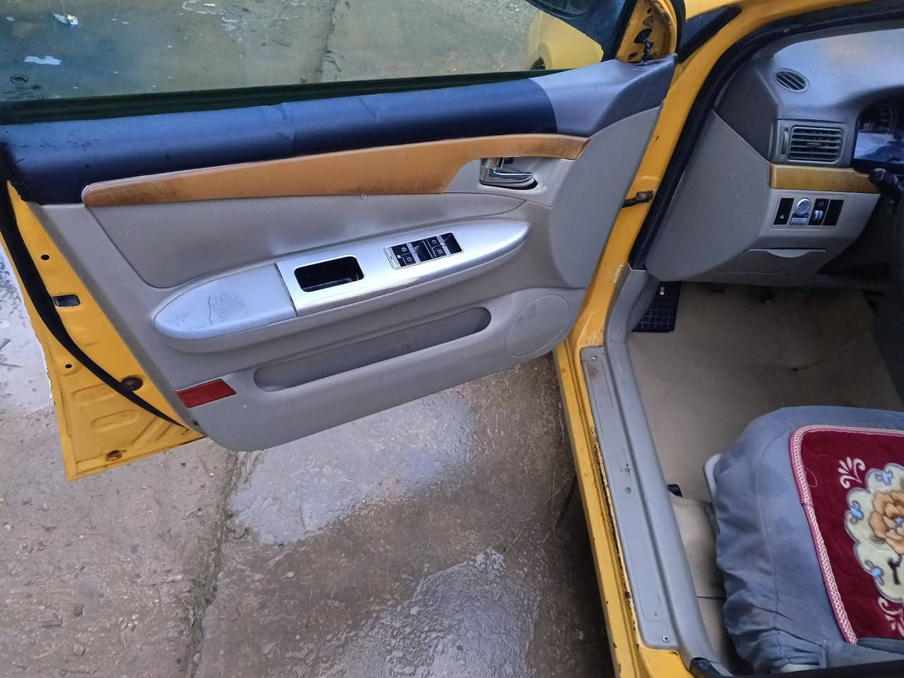 السلام عليكم ليفان موديل 12 رقم نجف سنوية وهزة جديد ورقم دولي مصفرة هيئة وغرامات سيارة جاهزة ومابيهة نقص مكينة وگير بلادي شرط النضافة حدادية وتخم تاير وتبريد شغال سعرها 37 ورقة وبيه مجال حگ الجية ***********متوفروتساب مكانها الديوانية قضاء الشامية
