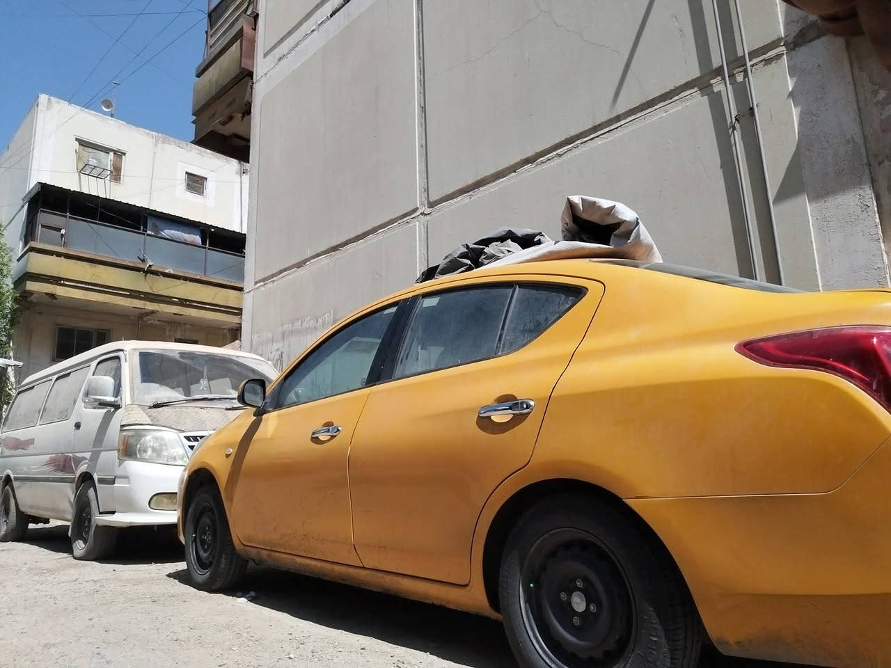 اسلام عليكم سني ٢٠١٤ هندي خليجي ابو البليتة الزركة سيارة بدون حادث بس بيهة طخة كلش خفيفة بلقبق مال الجنطة من جوة سيارة بسمي سيارة خير من الله من حدادية وتايرات جدد بس عن الحلال والحرام التبريد منقص اشوية غاز بس يشتغل خير من الله مابي شي السيارة كير عادي السيارة مدوشمة حراري السعر ٨٠ وبيهة مجال كلش بسيط مكاني بغداد الدورة ابو ادشير الرقم ***********
