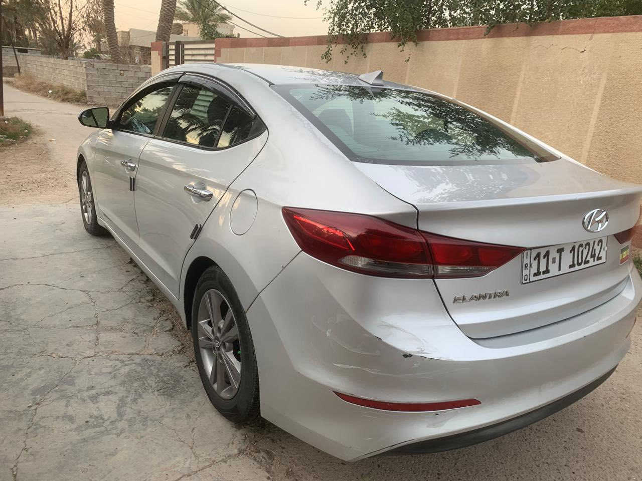 النترا موديل 2017  حادث بسيط بدون ايرباك
ماشية 111 
دواخل مكفولة 
مكينة وكير مكفولات 
حدادية تبريد كهربائيات كلها جديدة وشغالة 
ليبل واحد السيارة 
وجاهزة من كلشي 
باسمي ورقم دولي 
السعر 122 ورقة ومجالها بسيط 
***********
