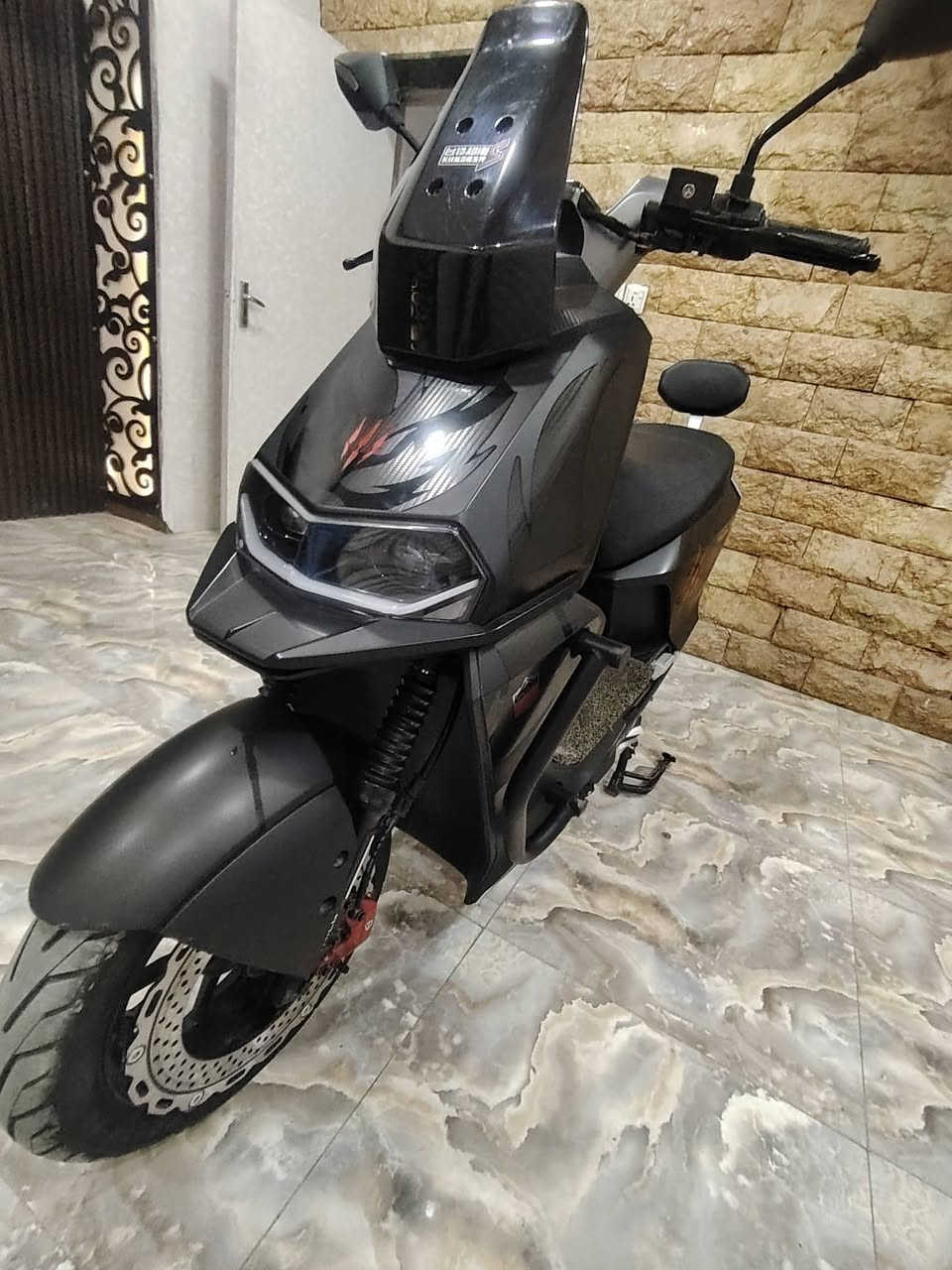 السلام عليكم
دراجه شحن زيرو زيرو ماشيه الف كيلو فقط جديده من التاير للتاير موديل ٢٠٢٥ بيها كسر شبر بلكفر الأمامي غير شي مكفوله للبيع مكاني بلمنصور
***********
