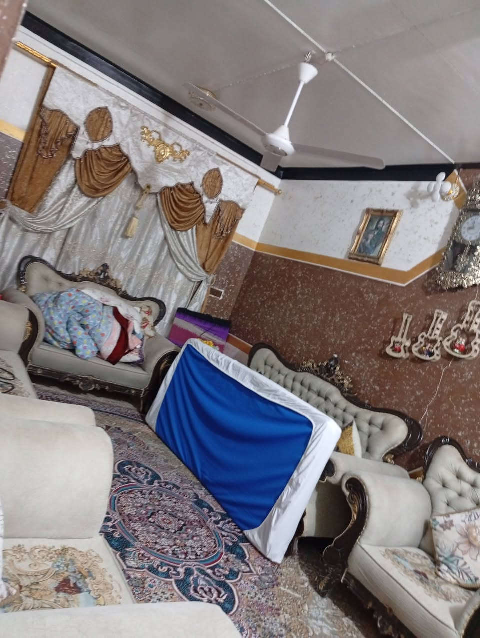 بيت للبيع 100متر طابقين مكان النجف الاشرف حي العسكري مدارس قرب الادله الجنائيه
يتكون مِہטּ
استقبال
وصاله
ومطبخ
وغرفه
حمام داخل الصاله
وصحيات برا
الطابق الفوك يتكون مِہטּ
غرفتين وصاله الرقم ***********الشراي يتصل ؏ رقم
