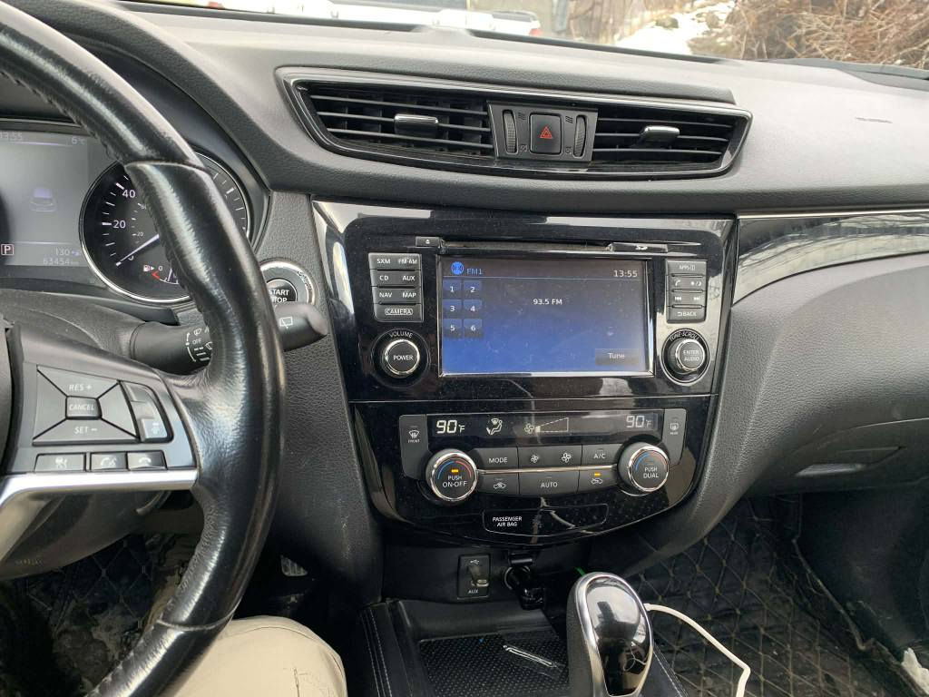 نیسان ڕوگ سپورت 2017
 فول فول
بەسمە
شەغال
کوشن کارەبایی و هیتەر
راداری تەنيشت 
سلايت 
٥ كاميرة
سوکان هیتەر
 هيچ پارچه سبوغو ساردة كوتي نيه به شه رت
٦٠ هزار  كيلومتر ڕویشتوە
گێڕو مەکینە نەکراینەوە بێ کێشە بەشەرت 
سعر : ١٦٥ كه مه ك مجال
(شەرتی تەحویل وکالەو )
رقم:*********** أربيل, العراق
