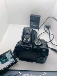 نيكون ٥٢٠٠ • نظيف ٩٥٪ • عدسة ١٨-٥٥