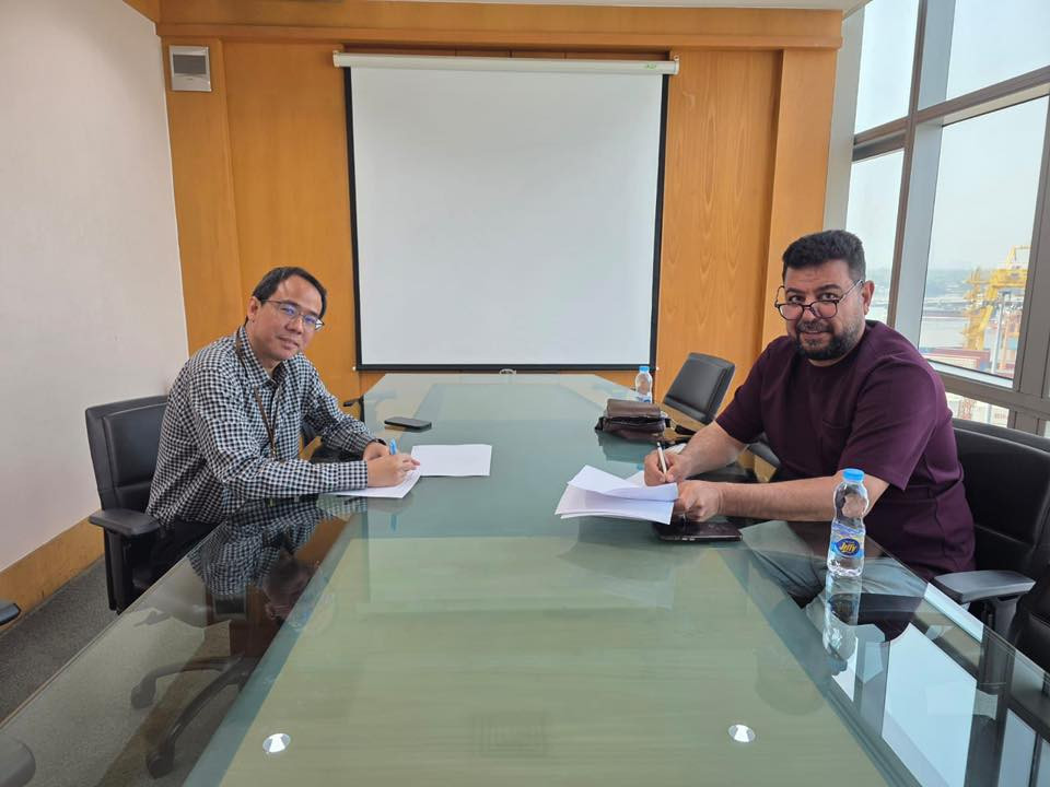 🔥🛢️ على بركة الله… إعلان رسمي 🇹🇭✨
تم بحمد الله توقيع عقد الوكالة الرسمية والوحيدة في العراق
وذلك داخل مصنع شركة PTT في تايلند ✅

🤝 القصواء للزيوت × PTT Thailand
شراكة عالمية تعني:
✅ زيوت أصلية 100%
✅ مصدر رسمي معتمد
✅ جودة ومواصفات دولية

🔥 ptt… الجودة التي تستحقها سيارتك.
القصواء للزيوت | الوكيل الرسمي والوحيد لزيوت PTT في العراق
لطلب والاستفسار ***********
