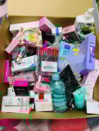 متوفر مكياج شي ان متكامل اصلي شرط الفحص امام المندوب يعد من ٤٤الى ٥٥ ق...