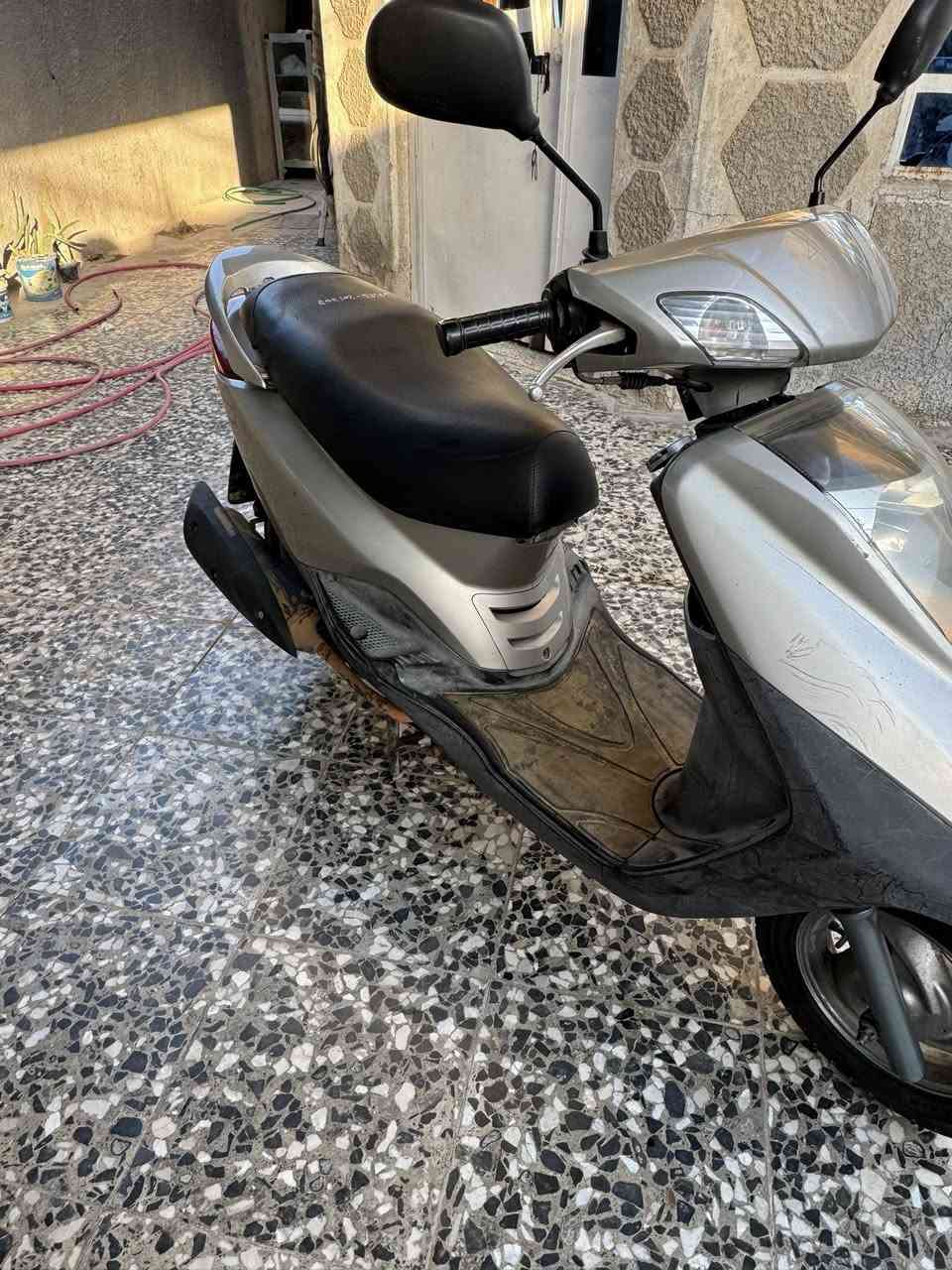 دراجه بريز صالي شهر من نزلته من رمبه 
دراجه نضافه ٩٠٪؜
سعره.     ٩٠٠وبيه مجال 
لهاتف ***********
لعنوان مدينه الصدر
