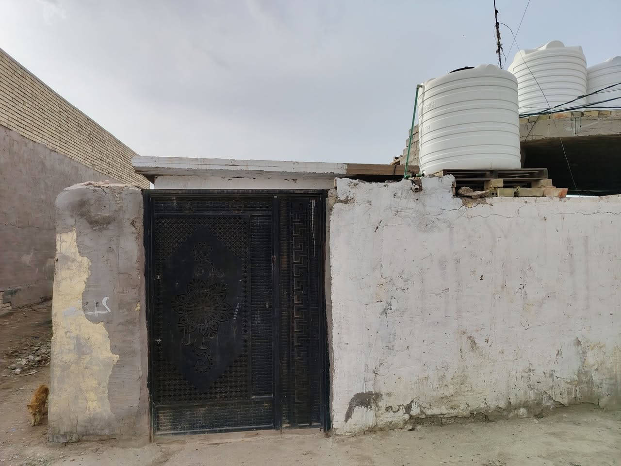 سلام عليكم بيت للبيع 100 متر النهروان الدوانم خلف البانزين خانه ماقبل مستشفى الاستفسار ***********
