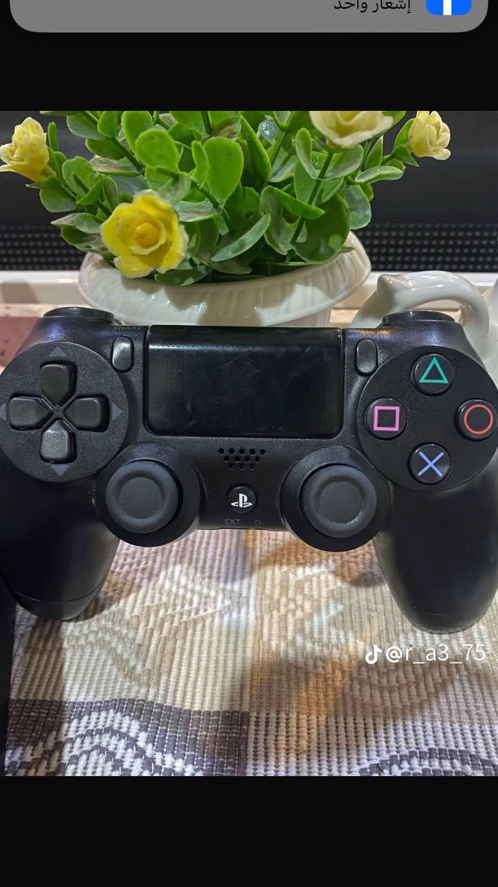 السلا عليكم للبيع بلي 4 سلم السعر 220 وبي مجال الجهاز نضيف وسعره مناسب للتواصل ***********
