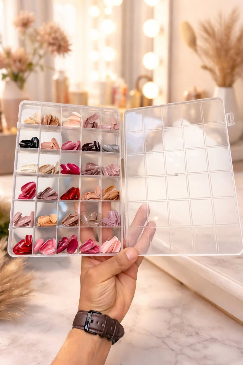 العلبة اظافر 

 تحتوي على 30 لون أظافر و 360 قطعة 

الأظافر الصناعية (الأكريليك اللاصقة)
تدوم لفترة طويلة، وتأتي بأشكال وألوان متنوعة،
 تنظيف الأظافر الطبيعية جيداً من الزيوت والطلاء القديم، وبردها، ودفع الجلد المحيط (الـ cuticle) للخلف باستخدام عود خشبي.
وضع كمية قليلة من من الاصق على الظفر

سعر العلبة 5،000
عنوان بغداد اركية وفاضل شارع المسبح العام
توصيل داخل المنطقة مجاناً بغداد والمحافظات 5
للحجز والاستفسار مراسلة الصفحة او الرقم ***********
