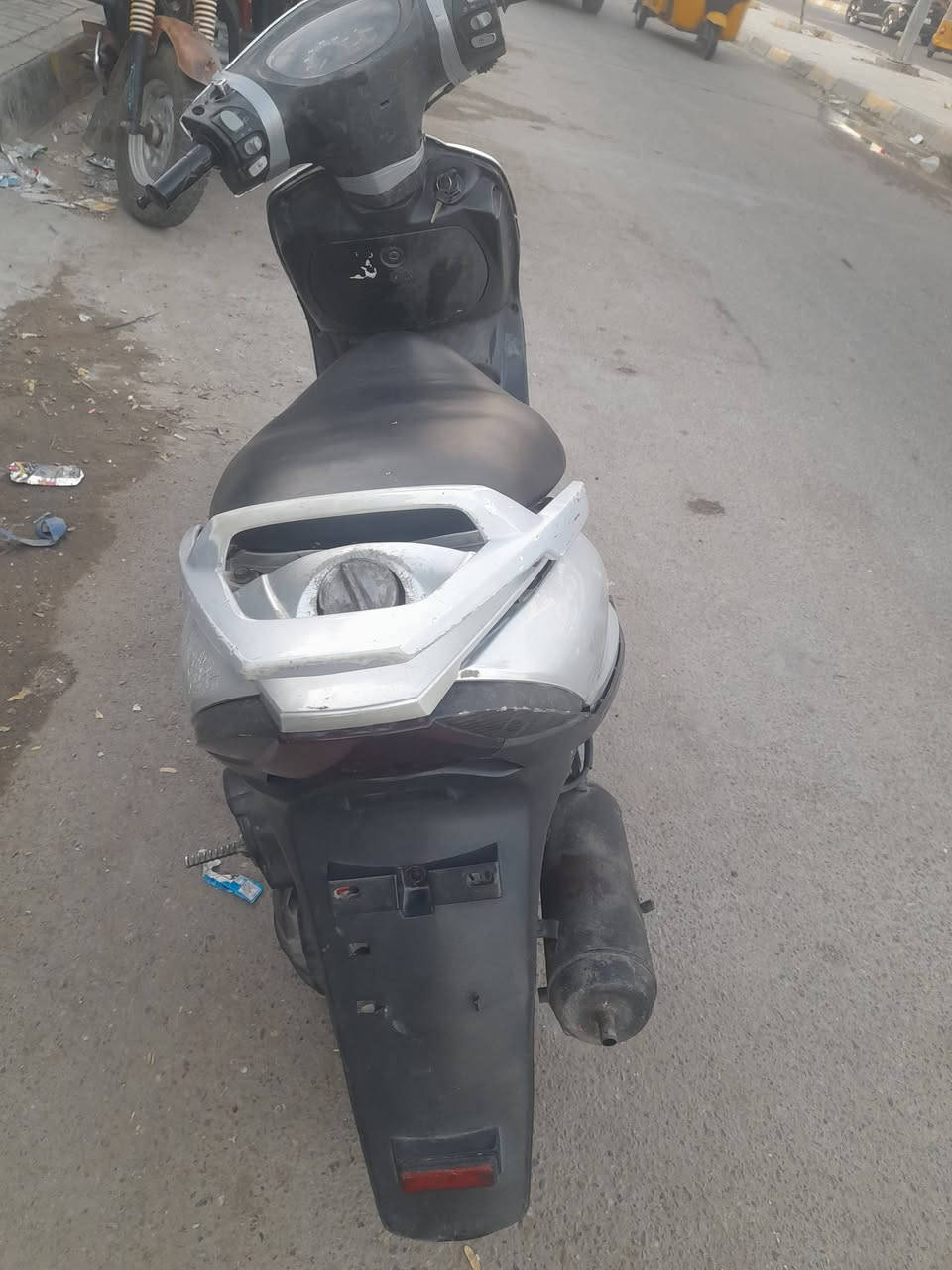 سلام عليكم ماكس ١٤٠ يرادلهه باتري وبيهه كطعه بل مشي خفيفه  المكان الحسينيه مال راجديه  السعر ٣٠٠ بيهه مجال بصيط ***********
