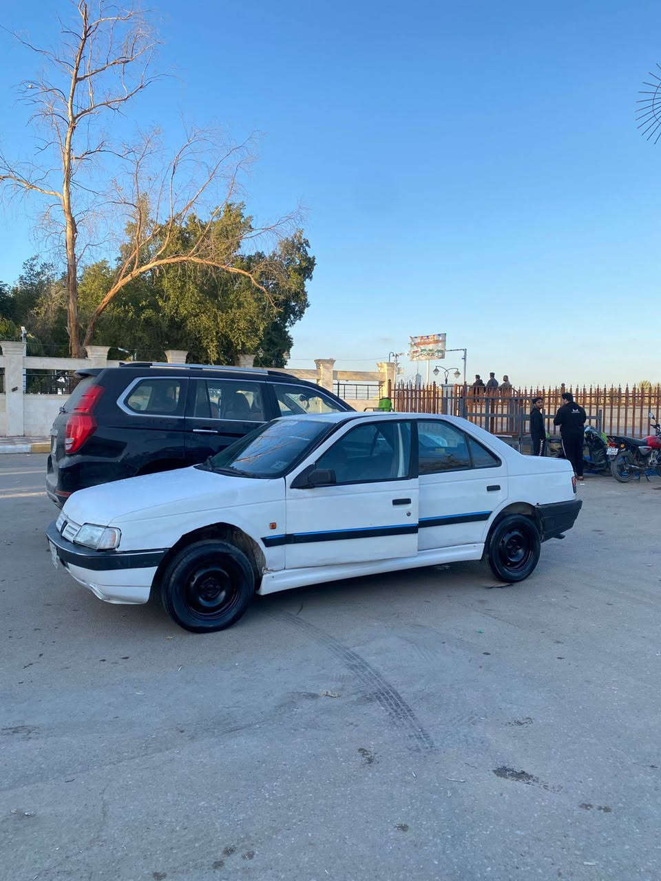 سلام عليكم بيجو.405موديل2010
سنويه ل28 السياره مكفوله من كلبه وضربه وتبديل تخم تاير مكينه وكير خير من الله وحداده وباتري جديد السياره كهربائيات ع وضع الشريكه سنتر لوك قفال كله شغال السياره جام ومسجل مضخم 4سماعت
مكان البصره  قضاء القرنه
السعر 23
***********
