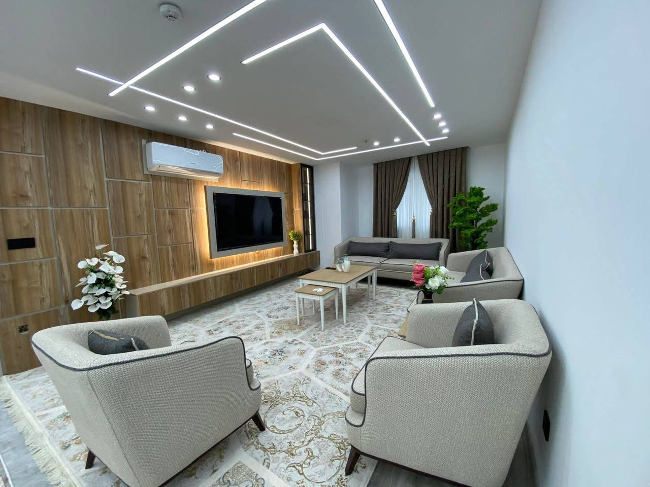 للايجار 
 لايف تاور 

32بارك شارع 100 مربع ذهبي 
غرفتين و صالة 
اثاث زيرو vip
800$
واتس اب
***********
*********** أربيل, العراق
