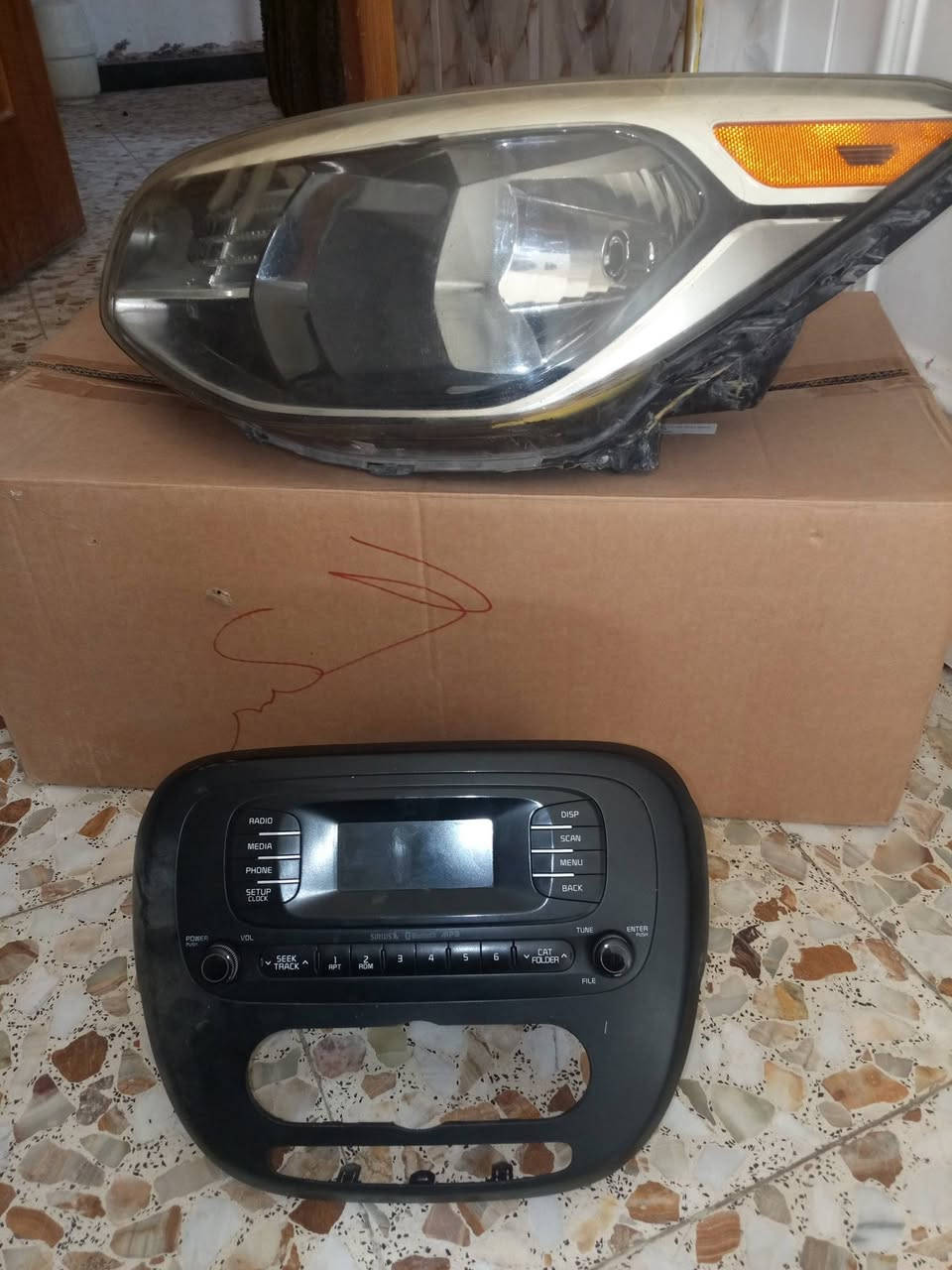 مازده صول /14/0جهة  السائق واردامريكي اصلي مع مسجل وإطار عنوان بغداد الكمالية سعر150شلع ***********
