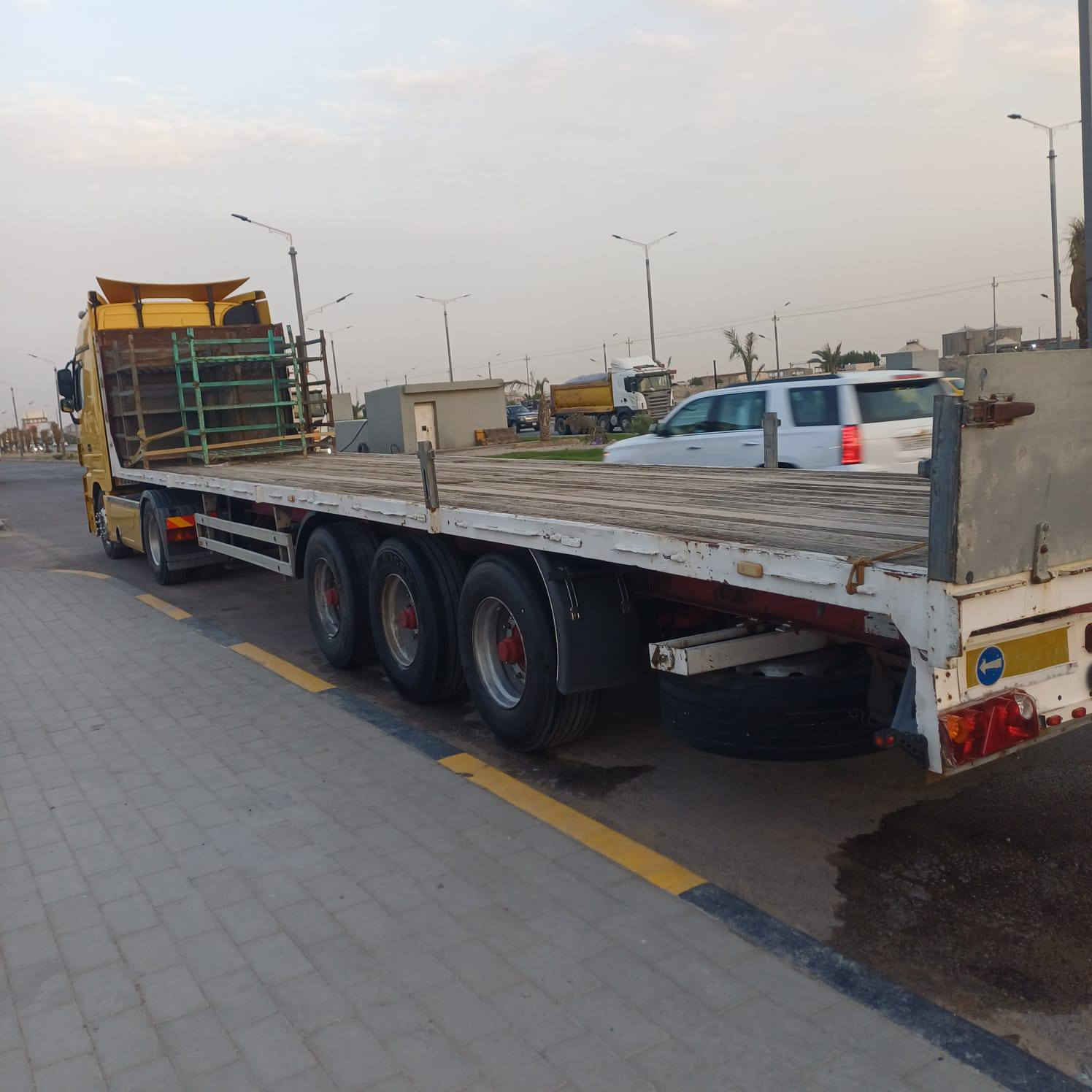 عربان للبيع عنوانها ناصريه سعرها 52 بيها مجال مجموعتها بنز بي اس شغال باقي تفاصيل هذا رقم التليفون ***********
