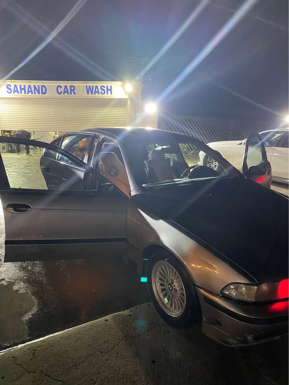 بيئيم ده بليو E39 بومه. موديل. 2000 . مه كينه ٥٣٠ ده بل ديجيتال. كير توماتيك. ٣مودي ليخورين كوشن جلد . كوشن هيته ر . ABS شاشه ئاي باد ره قه م كركوك سياره كه به س وكاله يه  ره قه مو سه نه وي ئه سلي. ده فته ر به نزيني هه يه سياره كه به لاي سه كن كه و توه من به حيساب وه ركه راوه يفروشم تا قه ت سه ريشه م نيه ساحيب سه نه ويشي مه و جوده. 

بيئيم  بومه E39 موديل. 2000 محرك 530. ٢ديجيتال 
كير توماتيك   ABS. كوشنات جلد  و هيتر و شاشه 
رقم كركوك بص وكاله وبطاقه بنزين موجود سياره صفحه سكن كامل بي  بس اني بيع اگول مگلوب. و شرط. گيرو محرك 

ژ.م. *********** به س واتسابي له سه ره 
*********** به س واتصاب موجود كركوك, العراق
