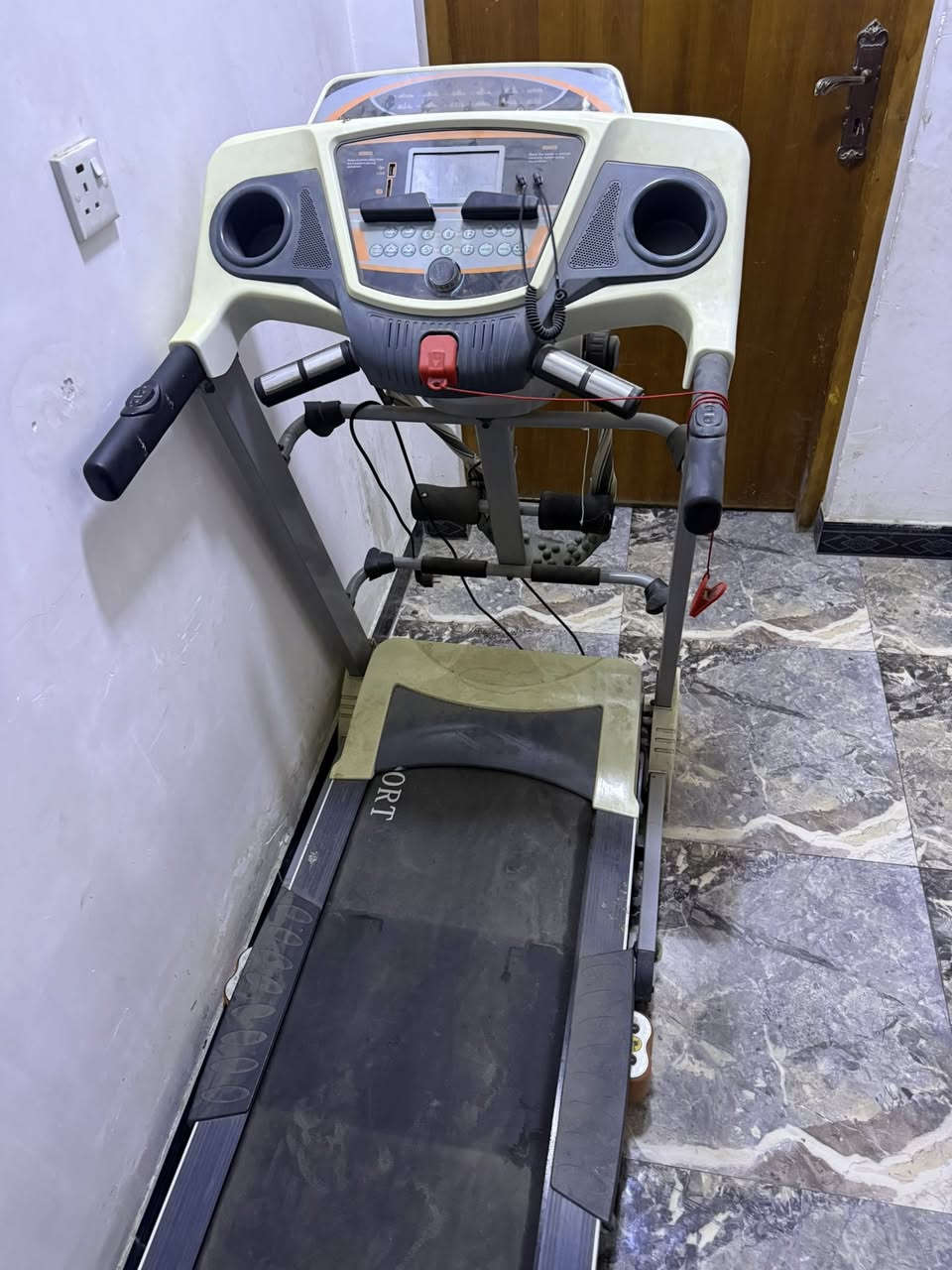 السلام عليكم جهاز ركض جديد مستعمل مرة وحدة درجة اولى السعر 275 للسافسار ***********
